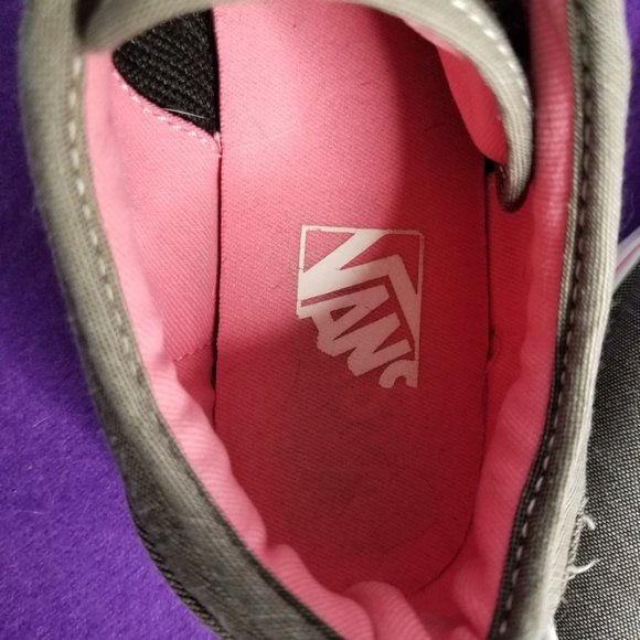 Classic Van's Gray Sneaker with Pink trim - Picture 2 of 5